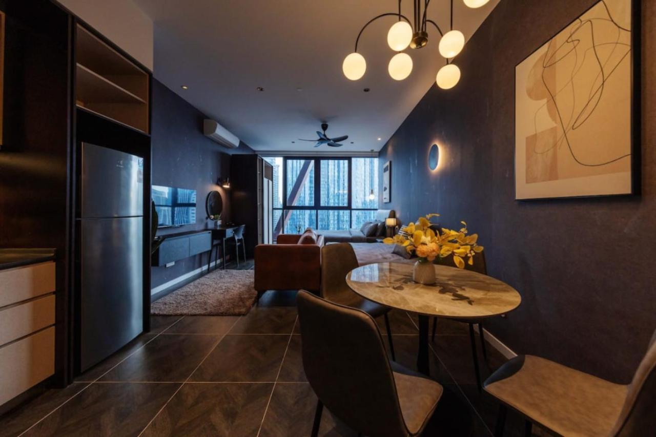 קואלה לומפור Scarletz Suites Klcc Twin Tower By Purple Orchid מראה חיצוני תמונה